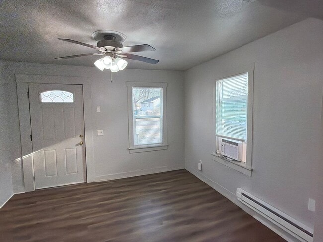 Photo - What a deal! Cant beat this price! 2 bed 1 bath