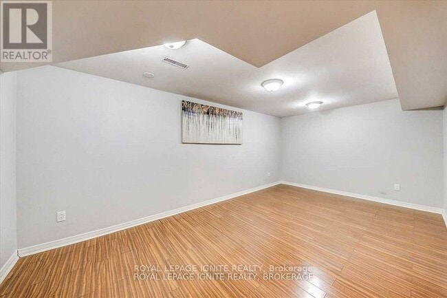 Photo - 32 Lansbury Dr