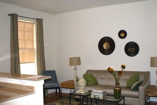 Salón / Sala de estar - 1334 Walnut St