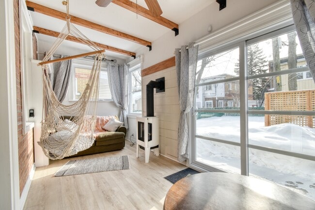 véranda - 1849 Rue De La Bastille