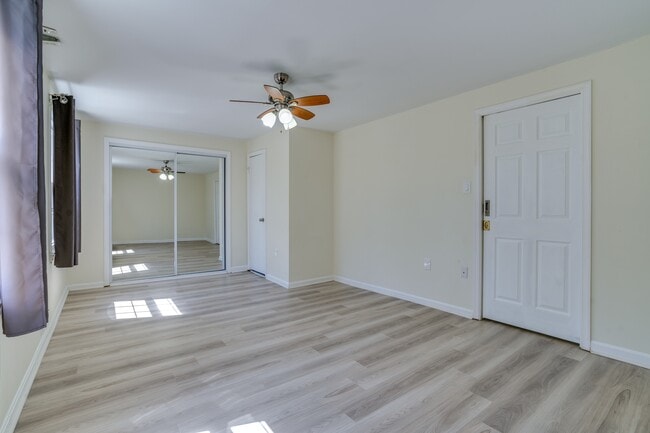 7913 Central Park Cir Unidad Primary