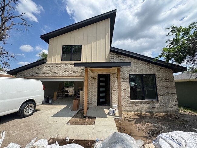 Photo - 807 S Coulter Dr