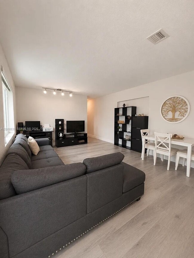 8260 SW 27th Ter