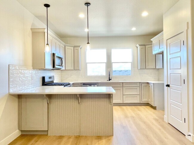 Photo - Beautiful Poolside Townhome at Mountain Ridge!