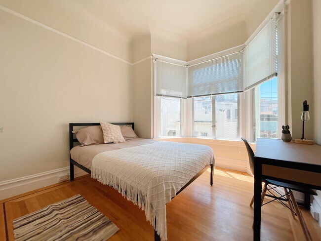 Photo - 180 Bernard St