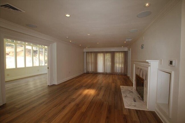 Photo - 4104 N Ivy Rd NE