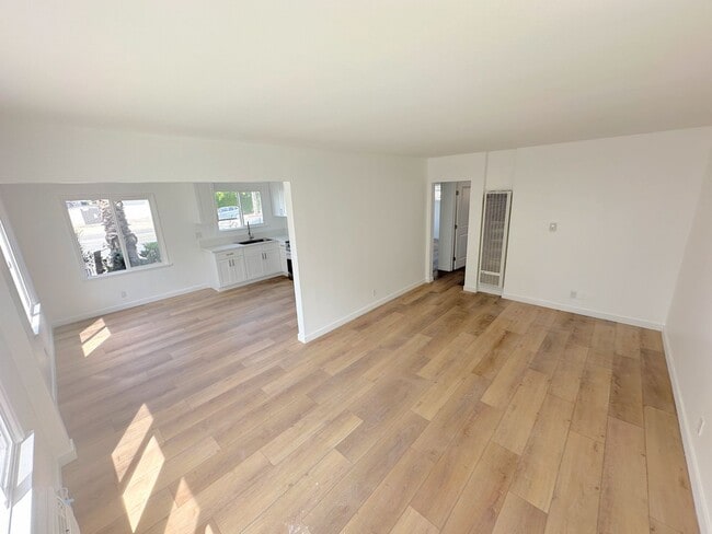 Building Photo - 2bd/1ba in Sherman Oaks w/ parking, washer/dryer in Unit 14410 #1