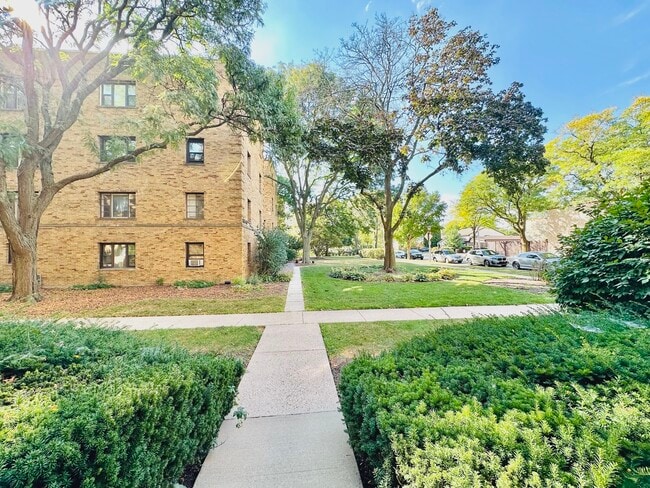 Photo - 1555 Monroe Ave Unit 2