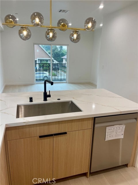 Photo - 611 W 41st Pl Casa Adosada