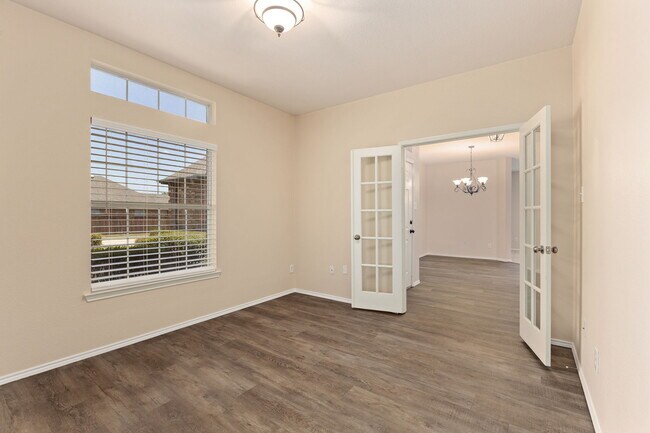 Photo - 3905 Hawkins Dr