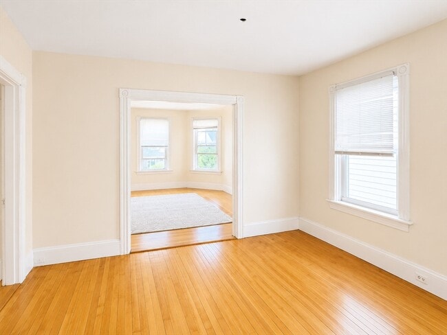 Building Photo - 21 4th St Unit 2