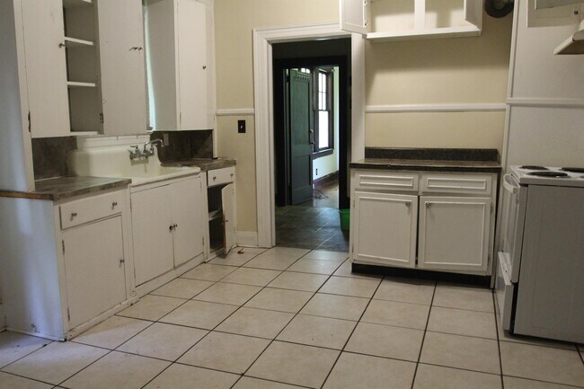 Photo - 823 W Society Ave