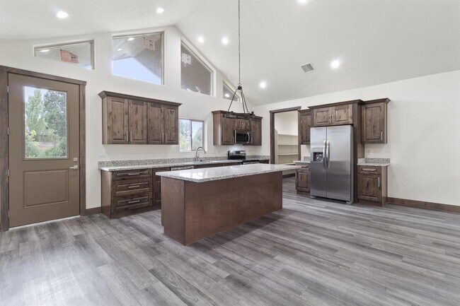 Photo - 140 N Retreat Dr