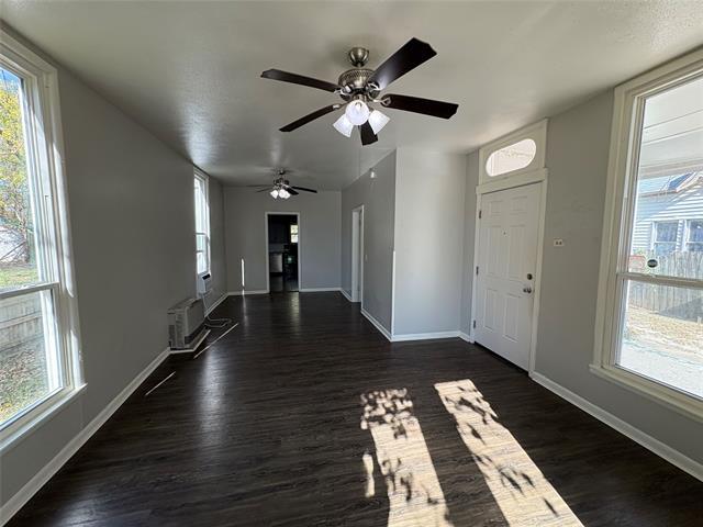 Photo - 715 W Day St