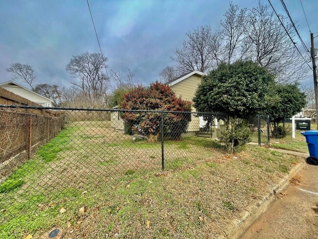 Photo - Welcome to this charming 2-bedroom, 1-bathroom home located in the scenic Kings Mountain, NC