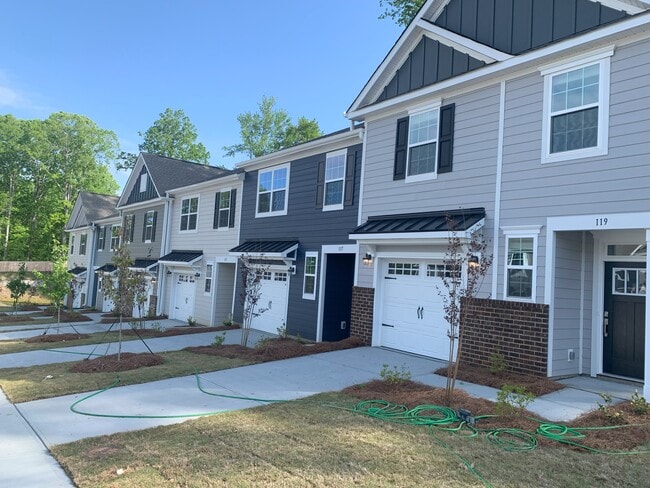 Photo - 400 Trailblazer Dr