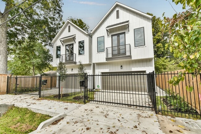Photo - 810 Mansfield St
