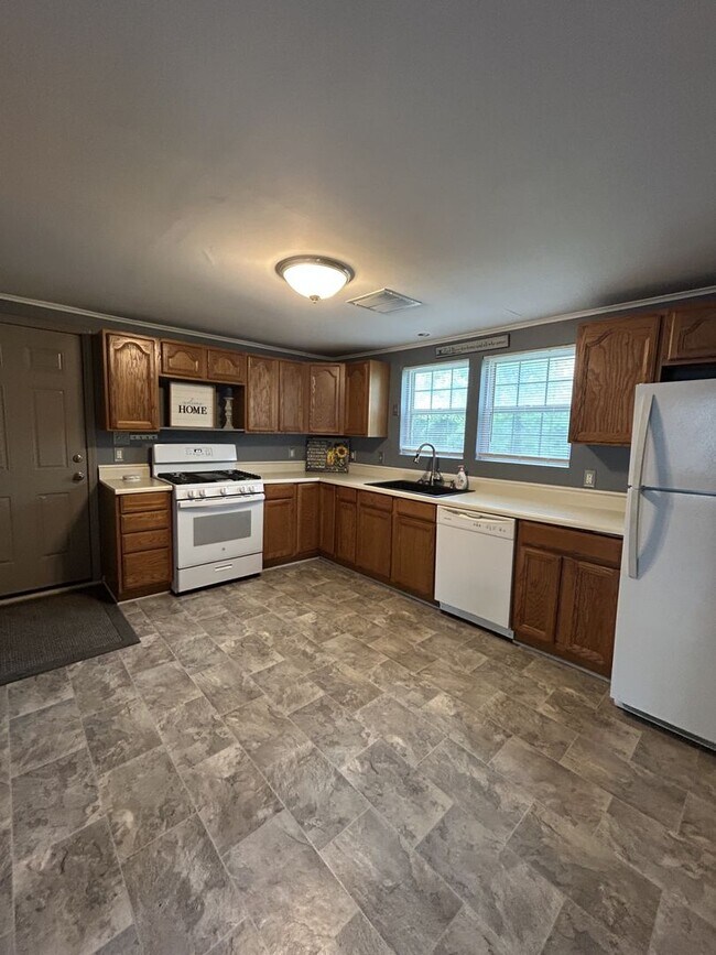 Photo - Move-In Special - Dropped $100.00 Off Mont...