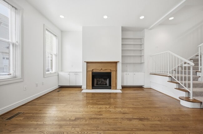 Photo - Franklin West Apartments, Leasing Office