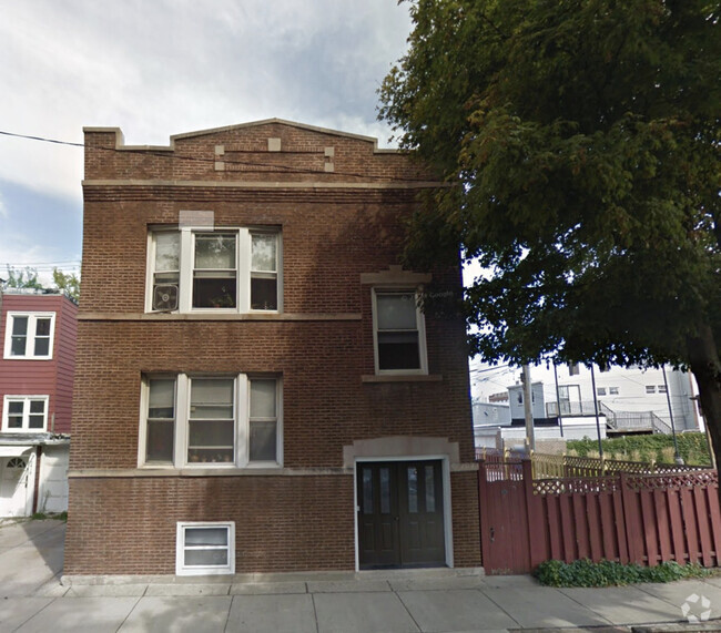 Building Photo - 2414 W Medill Ave Rental