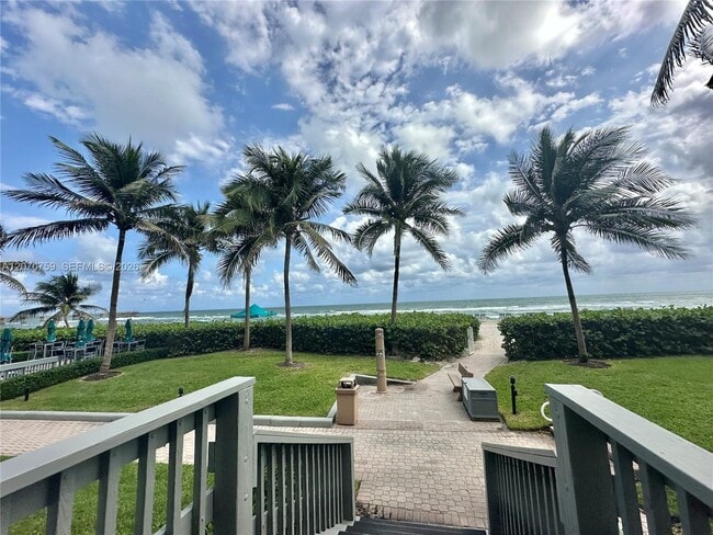 Building Photo - 16425 Collins Ave Unit 1215