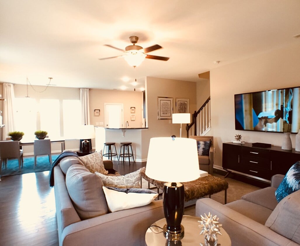 Stylish End-Unit Townhome in Prime Southpo... - Stylish End-Unit Townhome in Prime Southpo...