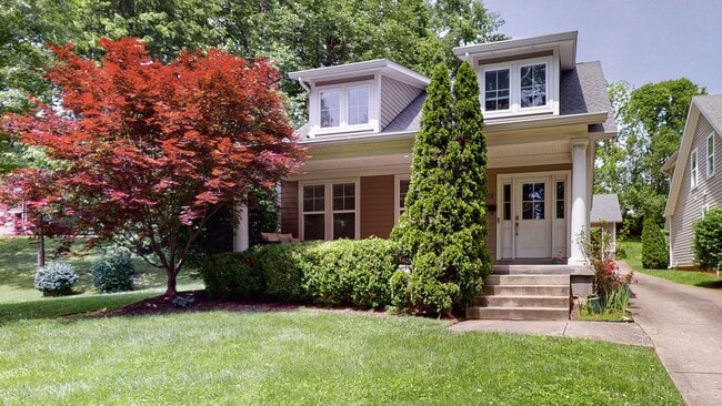 Building Photo - 3 Bed/4.5 Bath Crescent Hill Charmer with 2 Car Garage