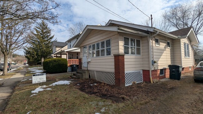 Photo - Charming 3 bedroom/1 bath home in the heart of Akron!