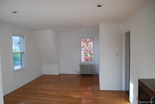 Building Photo - 213-15 33rd Rd Unit 1
