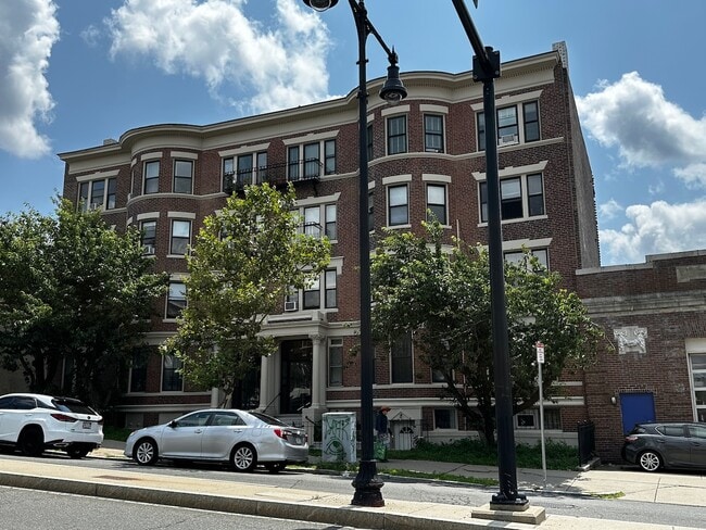 Building Photo - 1682 Commonwealth Ave Unit 2