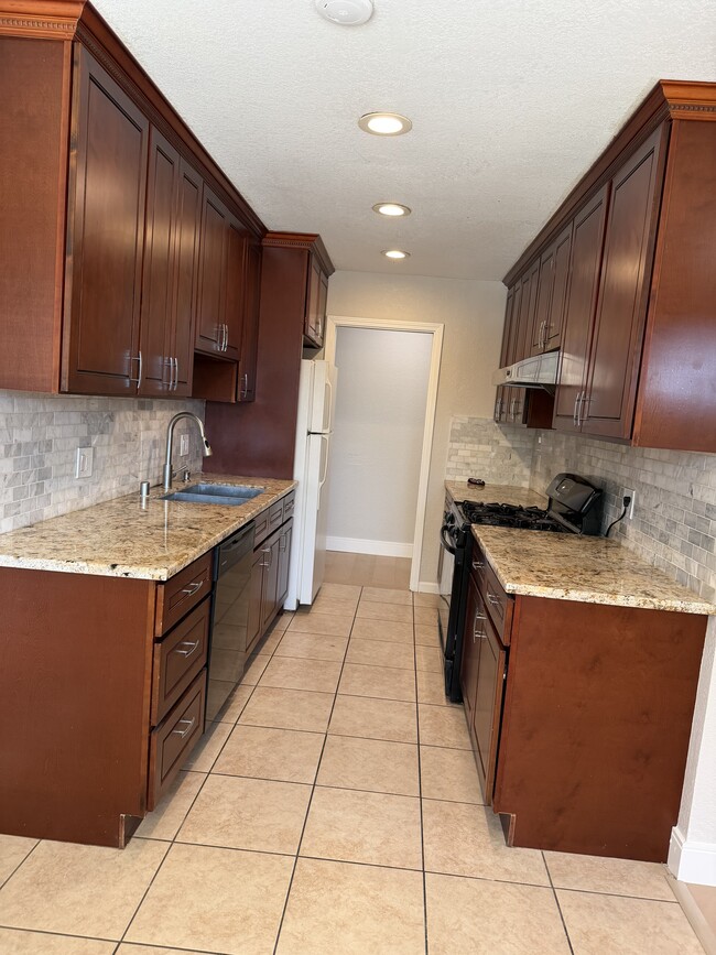 Photo - 43135 Gatewood St