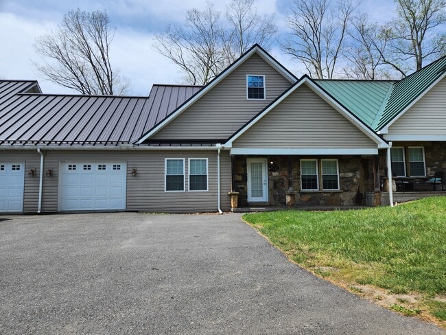 Building Photo - 28 Holler Rd