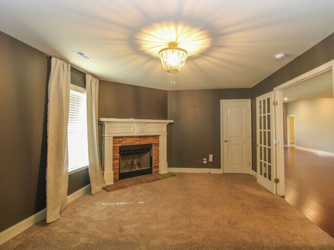 Photo - 4 Bedroom Home  in Athens City!