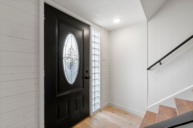 Photo - AVAILABLE NOW!! Fully RENOVATED 3 bedroom TOWNHOME in WEST MIFFLIN! COME CHECK IT OUT!