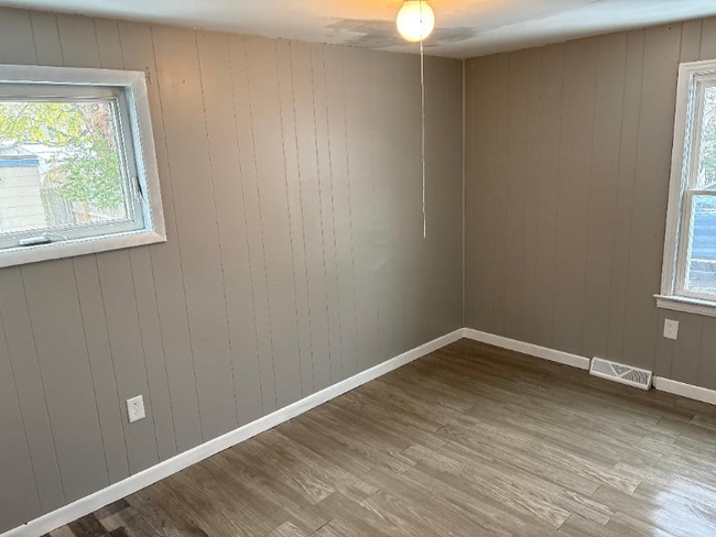 Photo - 190 Aurora Ave