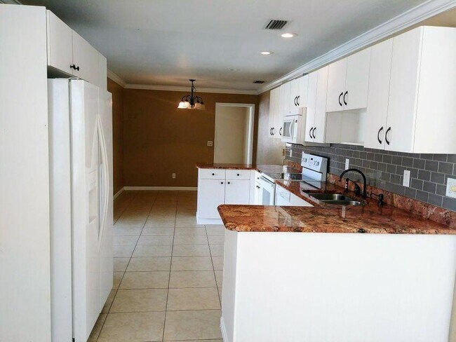 925 SE Albatross Ave House House - Image