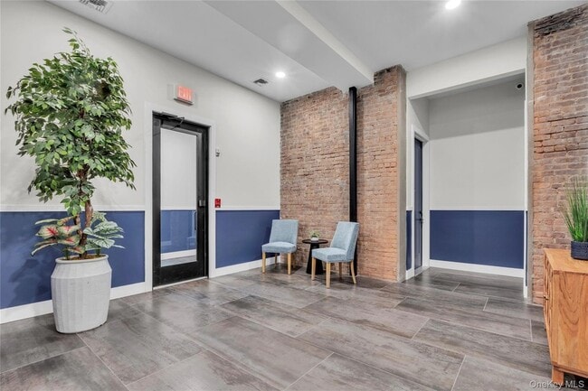 Photo - 185-191 Ashford Avenue Unit 12 Unidad 12