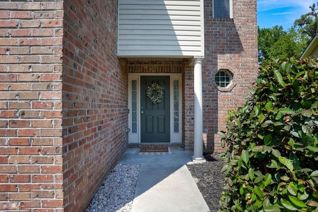 Photo - 3 bedroom 2.5 bath with bonus room in Lega...