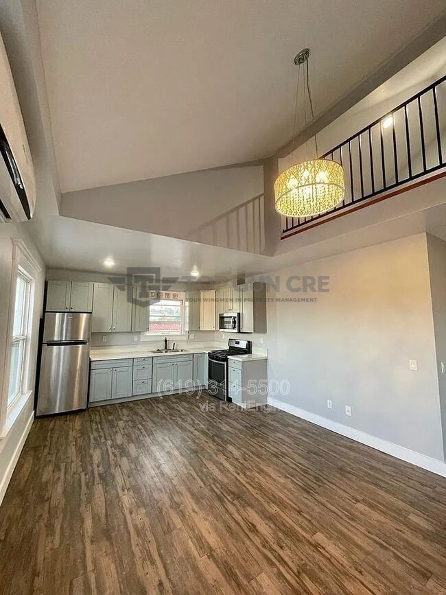 Building Photo - 643 S 31st St Unit 4