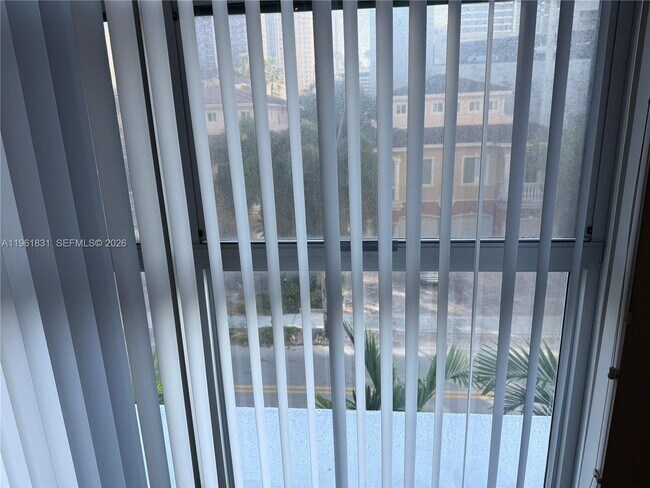 Photo - 437 SW 4th Ave Unidad 303