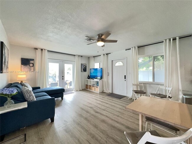 Photo - 2000 NE 15th Ave