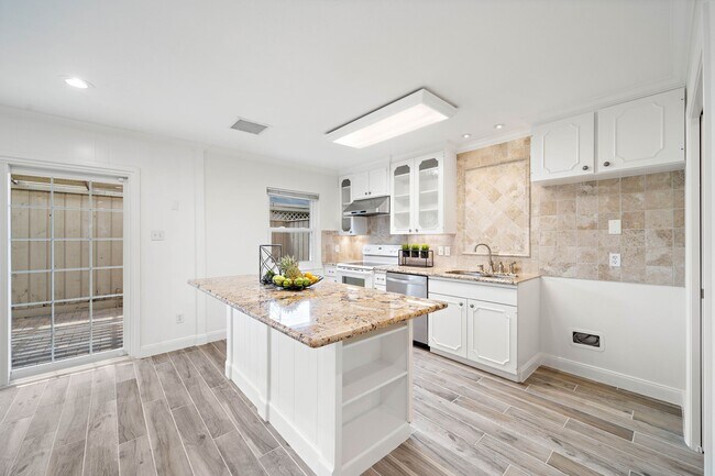 Photo - 6434 Burgoyne Rd Unit 109