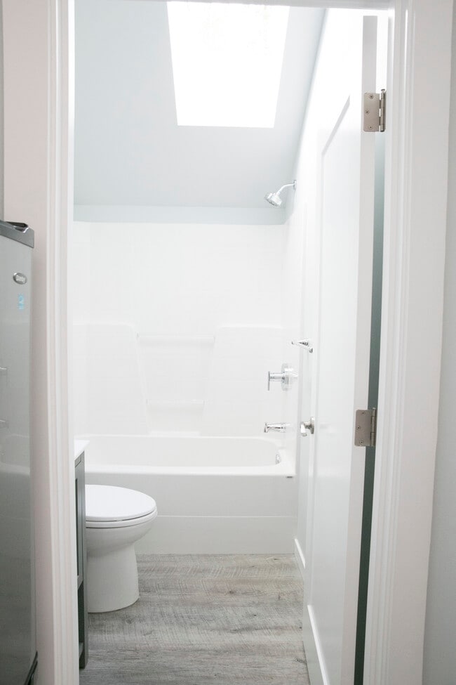 baño - 1714 NE 113th St