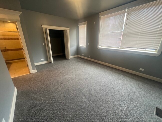 Photo - 4956 S Vincennes Ave Unidad 1W