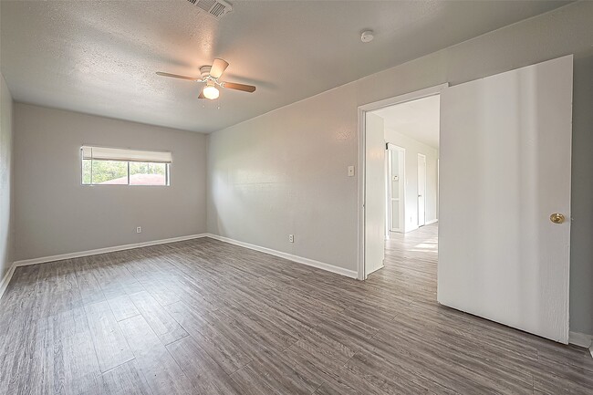 5646 Cedarburg Dr