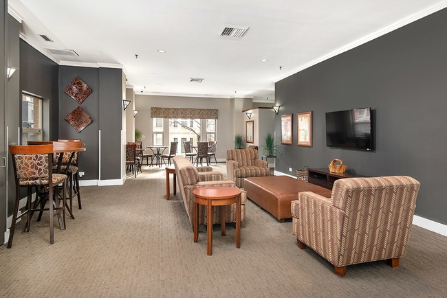 100 W. Chestnut - Resident Lounge - 100 West Chestnut Apartments