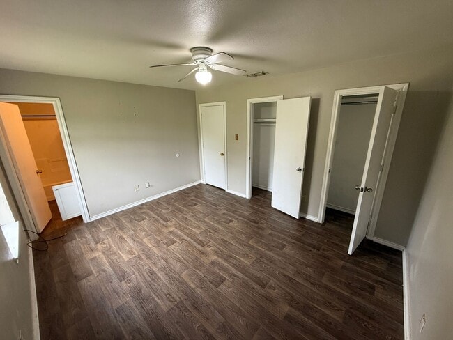 Photo - 3-bed/2-bath with garage!