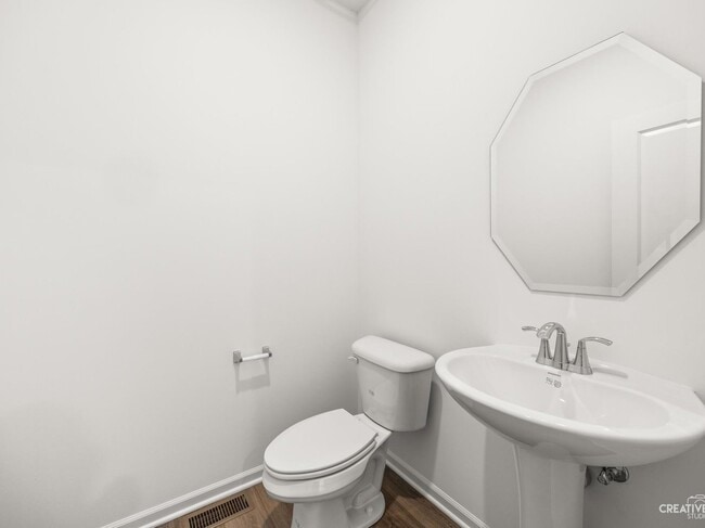 Photo - 421 Hathaway Ln