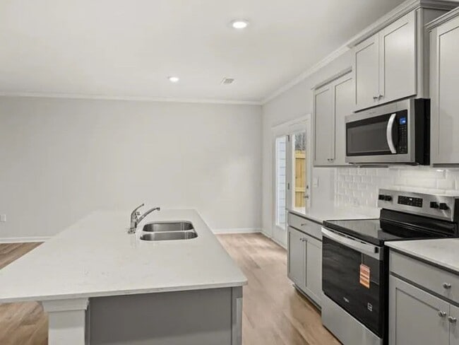 66 Berryville Dr