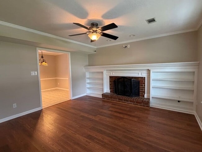 Photo - 193 Amelia Dr W